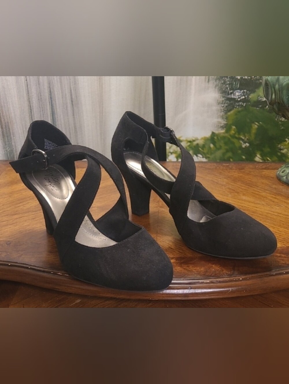 DexFlex Womens 10 Wide Elegant Comfy Black strappy suede leather shoes